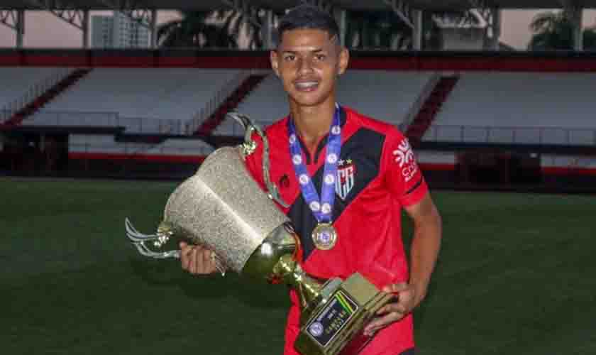 Ex-aluno do Talentos do Futuro é jogador do Atlético Goianiense no elenco sub-15