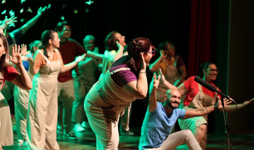 'Canto Para Todos': Primeira noite do espetáculo 'Encanto' emociona e leva mais de 230 pessoas ao teatro em Porto Velho