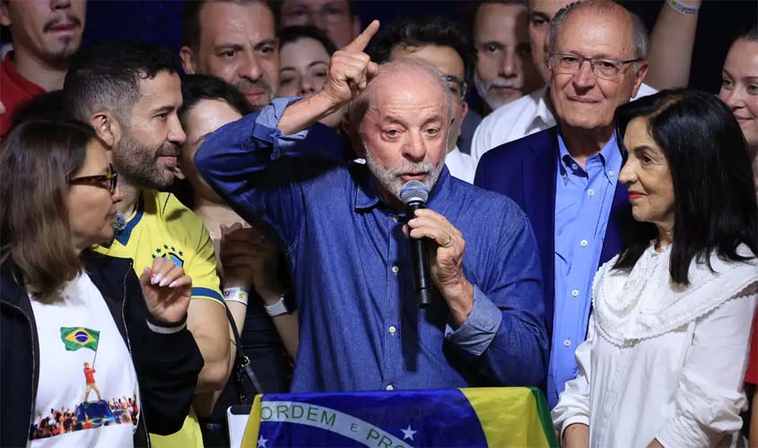 'Vamos mudar o jeito de governar este país', diz Lula