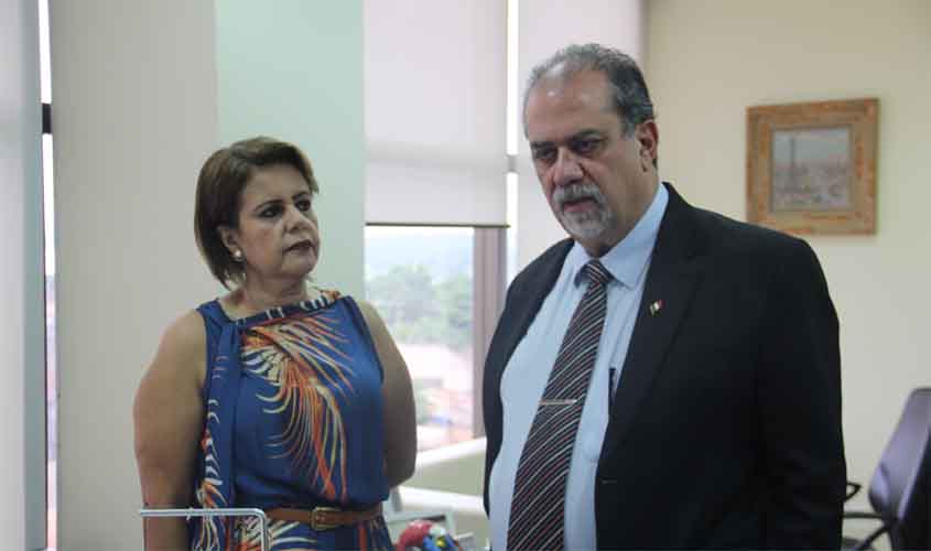 Presidente do TJRO recebe coordenadora de curso de direito de Pimenta Bueno