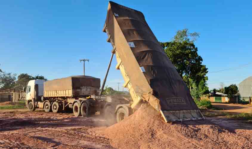 Governo atende produtores com a distribuição de mais de 3 mil toneladas de calcário no Cone Sul de Rondônia