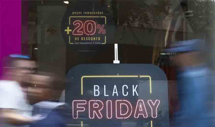 Nove em cada dez brasileiros pretendem comprar algo na Black Friday