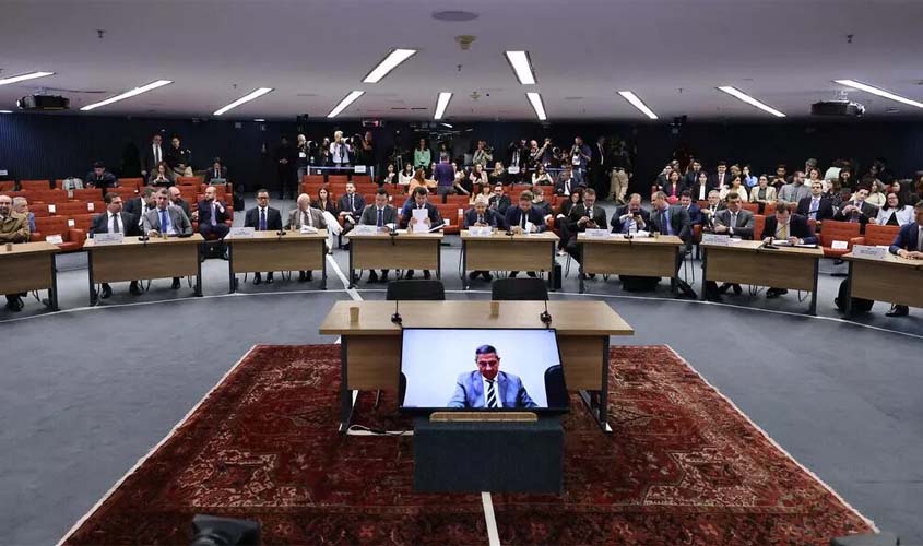 Nunca mais um país submisso aos quartéis