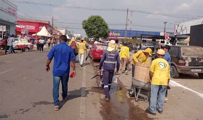 Equipe da Semosp mantém a cidade limpa