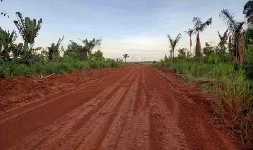 Prefeitura inicia recuperação da Estrada do Teotônio