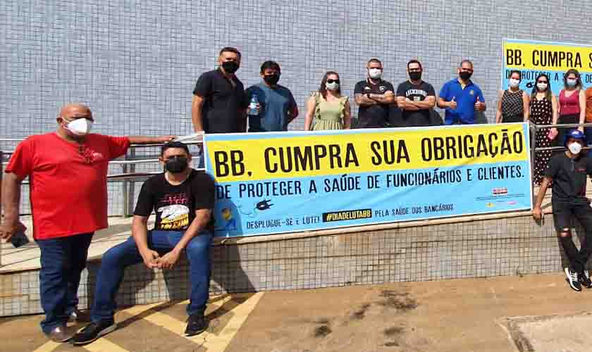 Bancários de Rondônia protestam contra a postura do BB em desrespeitar a saúde de todos