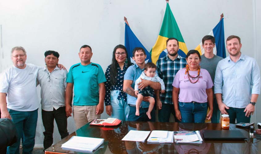 Lideranças indígenas se reúnem com prefeito para a criação da Coordenadoria de Assuntos Indígenas 