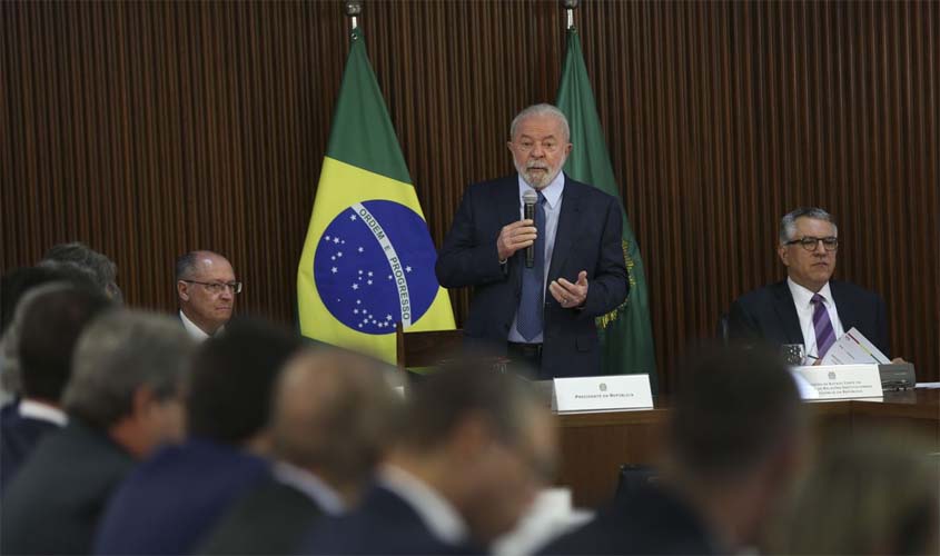 Perdas com ICMS: 'Vamos ter que discutir', diz Lula a governadores