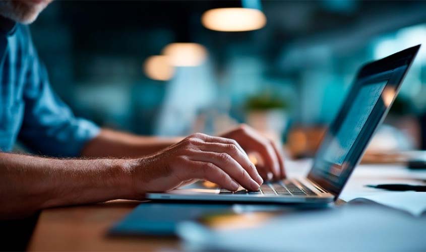 Ex-servidor é condenado por improbidade 