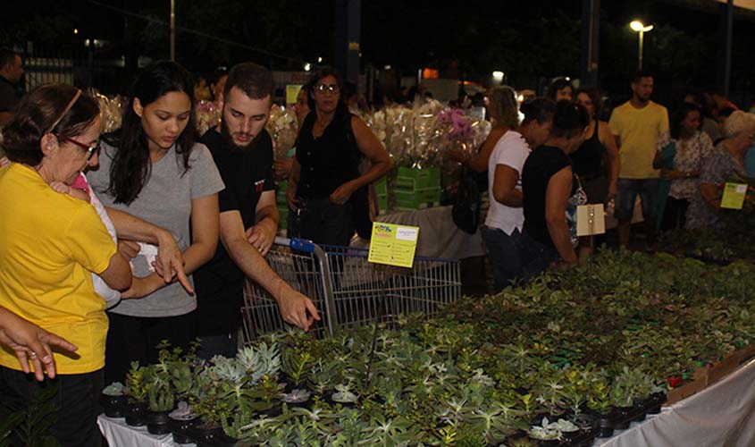 Deputado Airton participa de abertura e parabeniza organização de Festival de Flores   