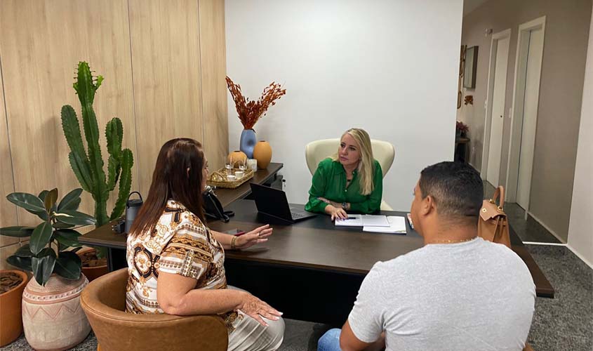 Ieda Chaves conversa com lideranças para solucionar problemas em diversas áreas