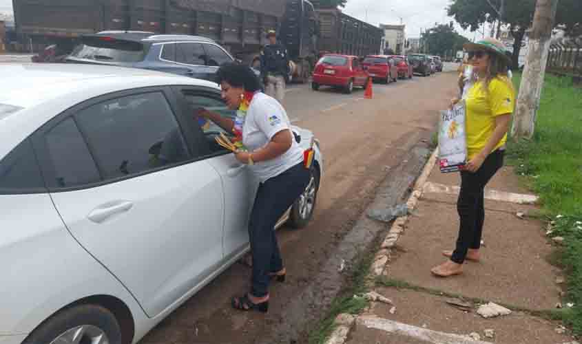 Campanha para proteger crianças e adolescentes durante carnaval leva orientações aos motoristas de Porto Velho