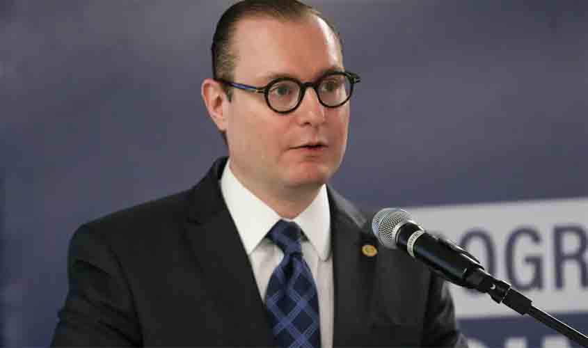 Zanin diz que não vai se declarar impedido para julgar Bolsonaro