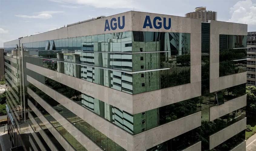 AGU defende aborto legal apenas por médicos