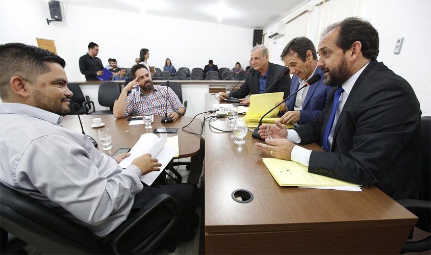 Comissão de Constituição e Justiça recebe técnicos da Sefin