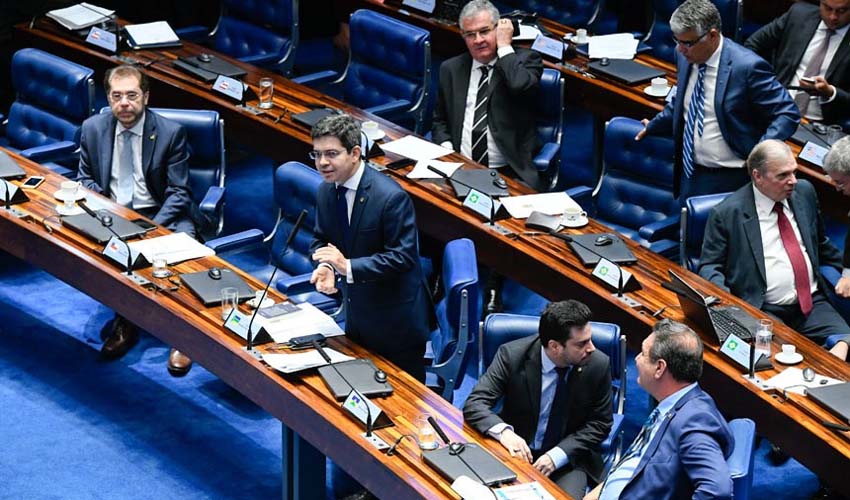 Senadores reagem a orientação de Bolsonaro para comemorar o golpe de 1964