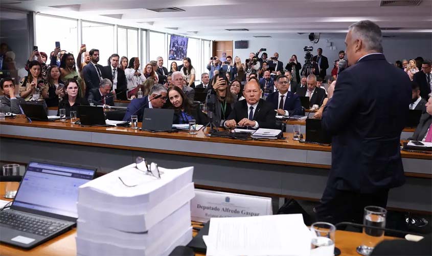 Relatório da CPMI do INSS pede indiciamento de 216 pessoas