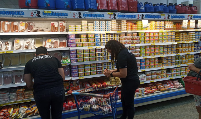 Consumidores devem se atentar ao prazo de validade de produtos alimentícios, alerta Procon