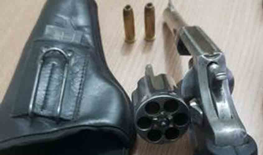 PMRO apreende homem com porte ilegal de arma de fogo