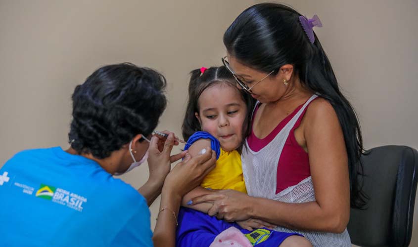 Escola Meu Pequeno Jones, no bairro Olaria, recebe ação de vacinação