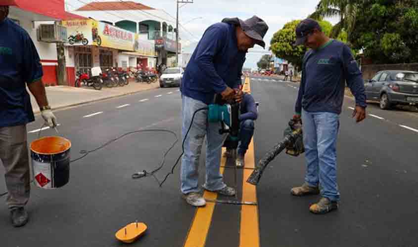 Prefeitura implanta nova sinalização na avenida Maringá