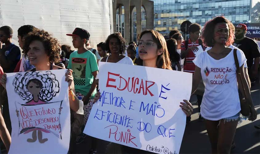 Comissão volta a adiar debate sobre maioridade penal