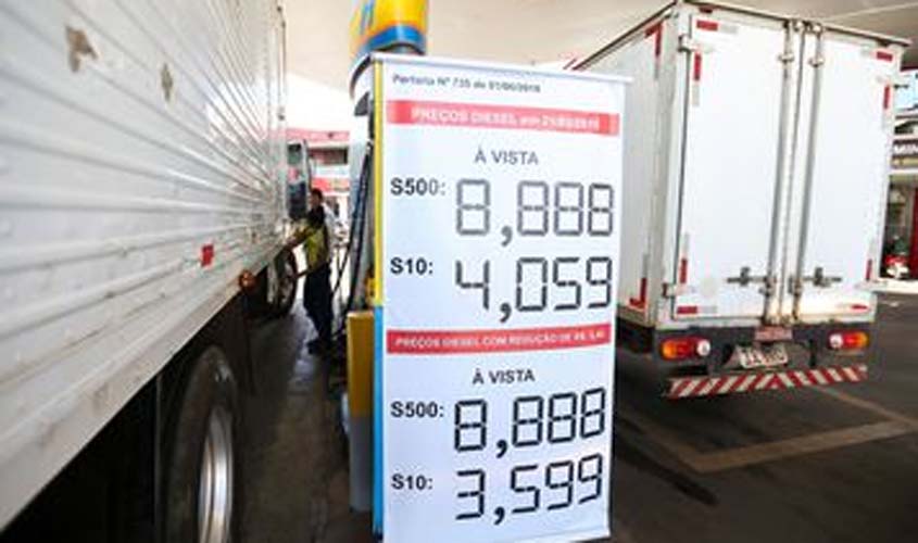 Governo notifica 7 distribuidoras que não reduziram preço do diesel