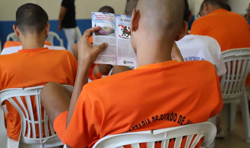 Saúde municipal realiza palestra sobre dependência química em sistema penitenciário