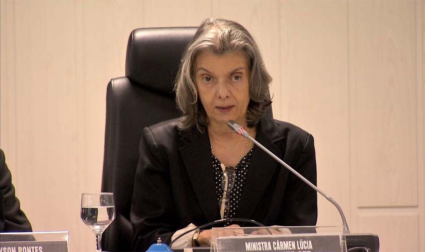 Cármen Lúcia diz que é preciso repensar o Poder Judiciário