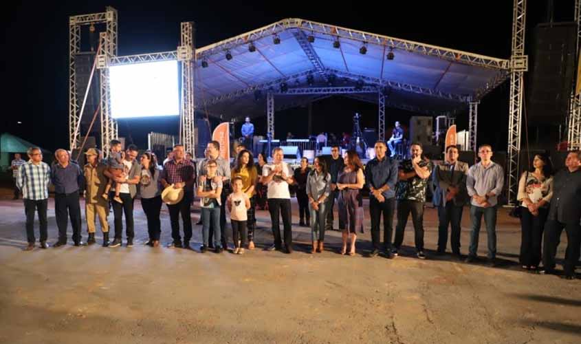 Prefeito participa de cerimônia de abertura