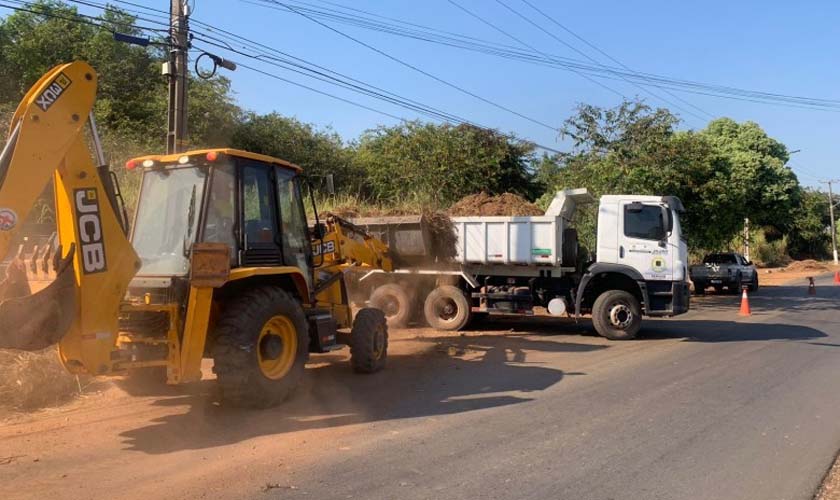 Ciclovia da Estrada de Santo Antônio recebe serviços de roçagem e limpeza