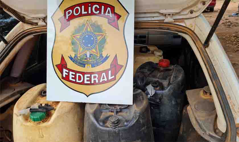 PF prende suspeitos com 400 litros de gasolina contrabandeada da Bolívia