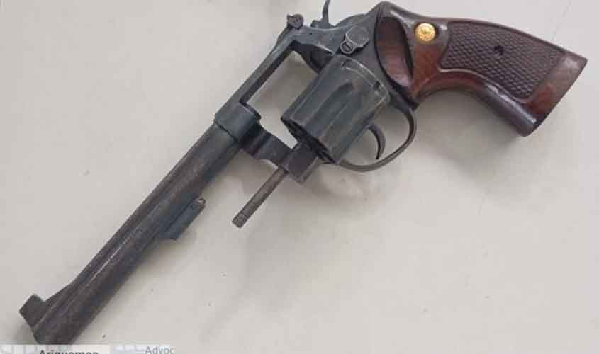POLÍCIA MILITAR APREENDE ARMA FURTADA E PRENDE SUSPEITO EM ARIQUEMES