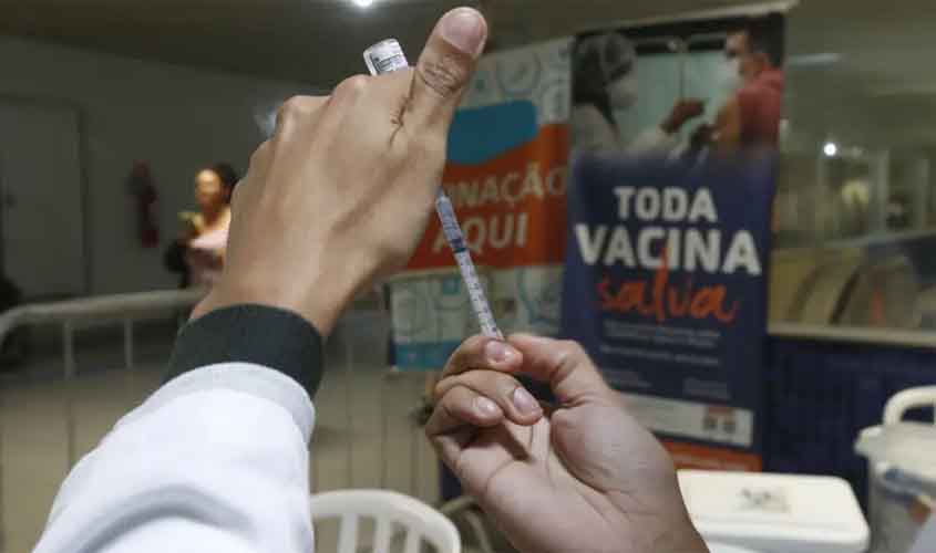 Covid-19: positividade de testes salta de 5 % para 13 % em um mês