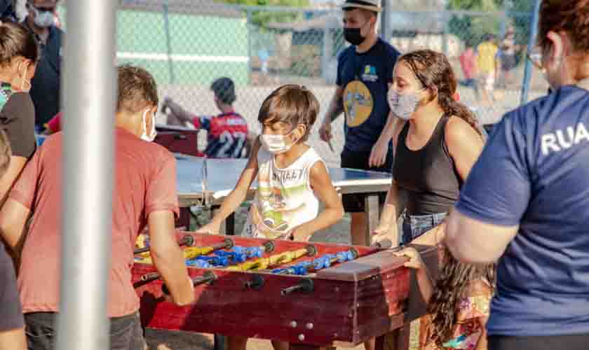 Projeto Rua de Lazer chega ao bairro Aponiã com recreação e prática esportiva