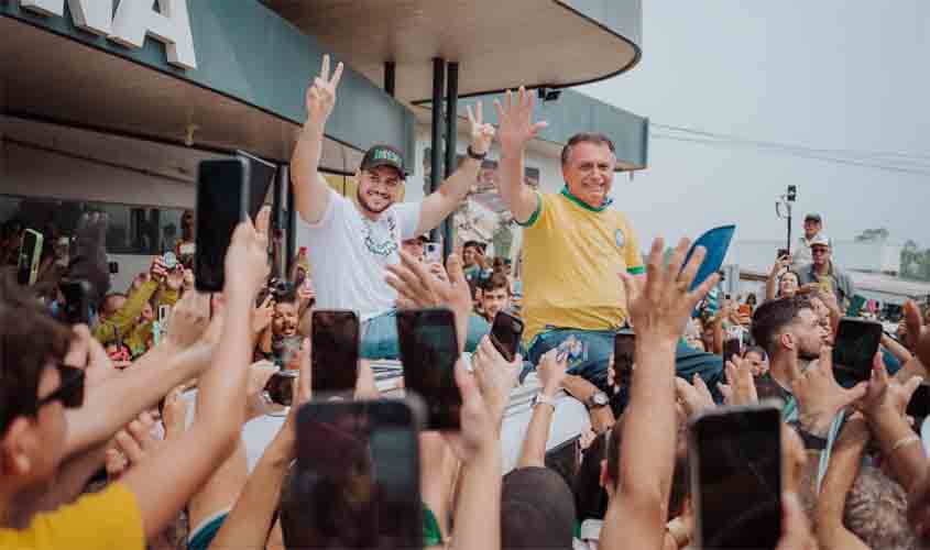 Bolsonaro é recebido por milhares de apoiadores em Ji-Paraná