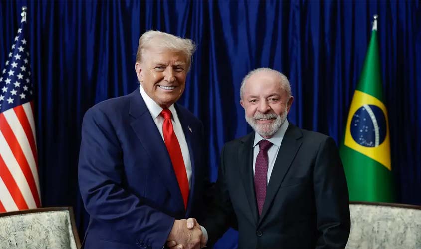 Trump parabeniza Lula e mantém negociações com Brasil