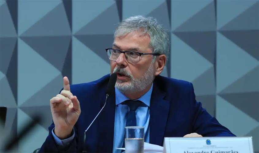 Ex-diretor do INSS nega ligação política na CPI