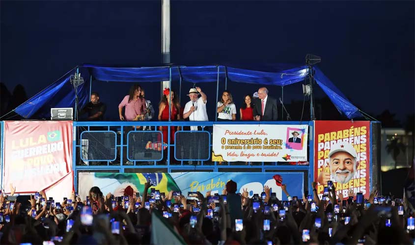 'Ato vergonhoso', diz Lula sobre fuga de Flávio Bolsonaro