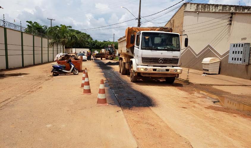 Condomínio e Administradora forçam Caerd a tampar buracos em rua da Zona Sul