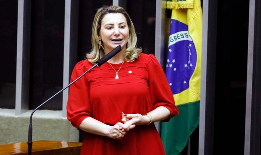 Projeto de lei que institui Revalida e MP que cria 'Médicos pelo Brasil' são aprovados pelos deputados