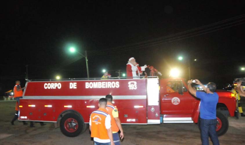 Papai Noel vai desfilar em cima do caminhão do Corpo de Bombeiros