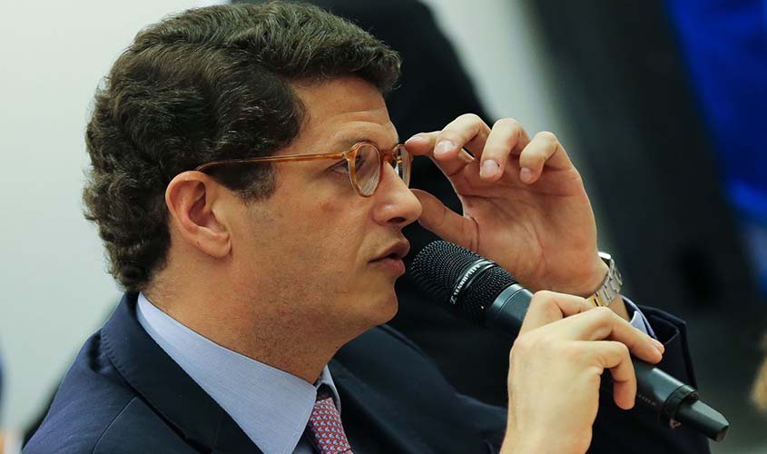 Governo estuda liberar exportação de madeira in natura da Amazônia