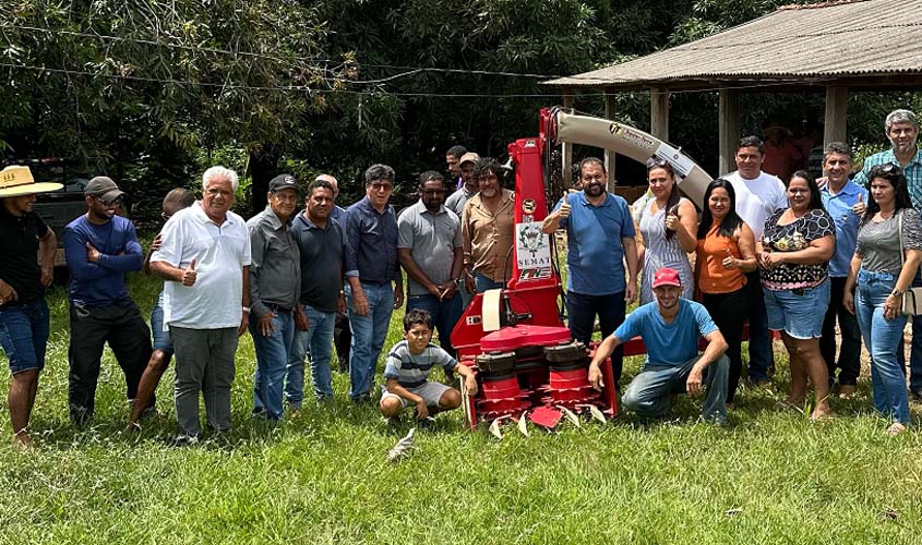 Deputado Laerte Gomes entrega trator e maquinários agrícolas para associações rurais de Presidente Médici