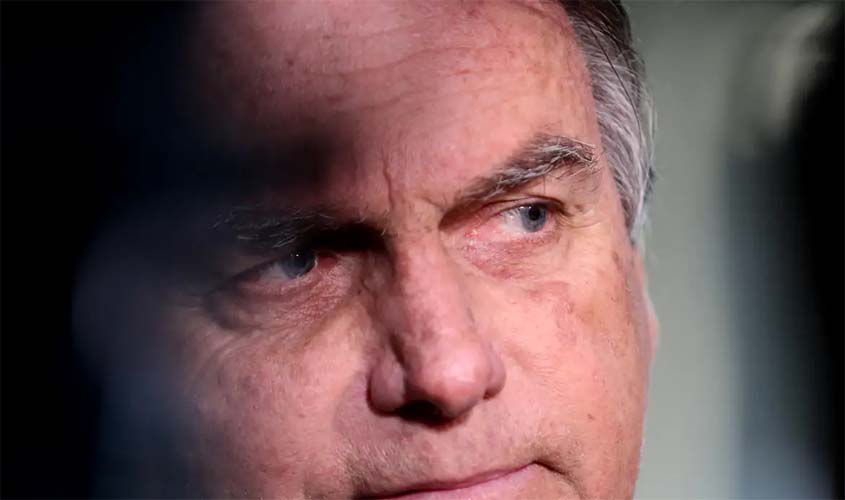 Bolsonaro atendido na prisão após crise de soluço