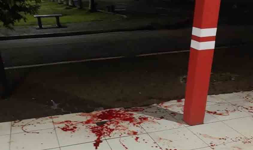 Bandidos provocam noite de terror com arrastão e ataque a tiros em ruas; um morador foi baleado