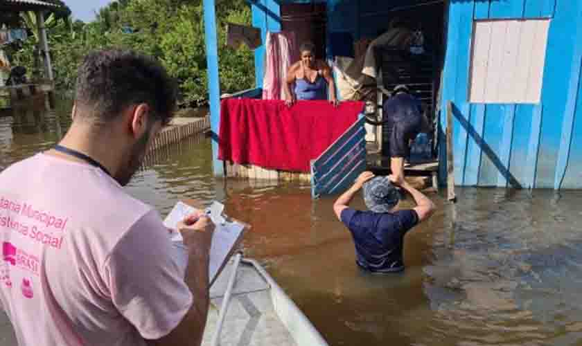 Famílias afetadas pela cheia do rio Machado, em Ji-Paraná, recebem auxílio da Seas