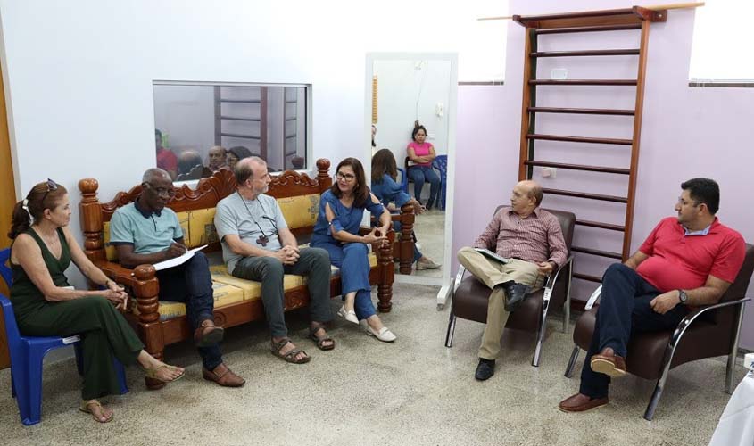 Bispo Norbert Foerster visita a ASSDACO e reforça compromisso com o Hospital do Câncer