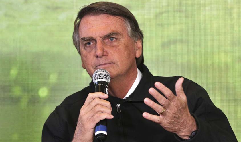 PF pode ouvir Bolsonaro no exterior sobre inquérito dos atos golpistas