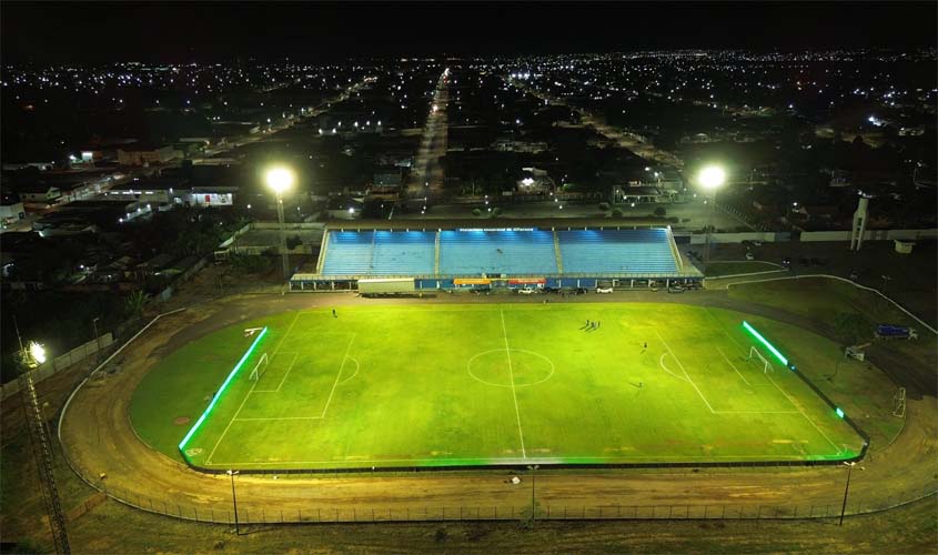Prefeitura conclui iluminação do Estádio Biancão O FC enfrenta o Paysandu, nesta quinta, 29